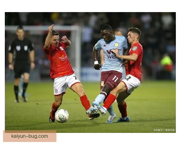 坦巴克蒂中卫风格备受关注，持续展现稳健防守能力