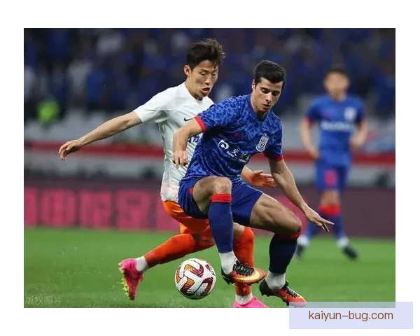 Saka 对年轻队友的指导持续增强球队凝聚力与表现稳定性表现的紧密结合。